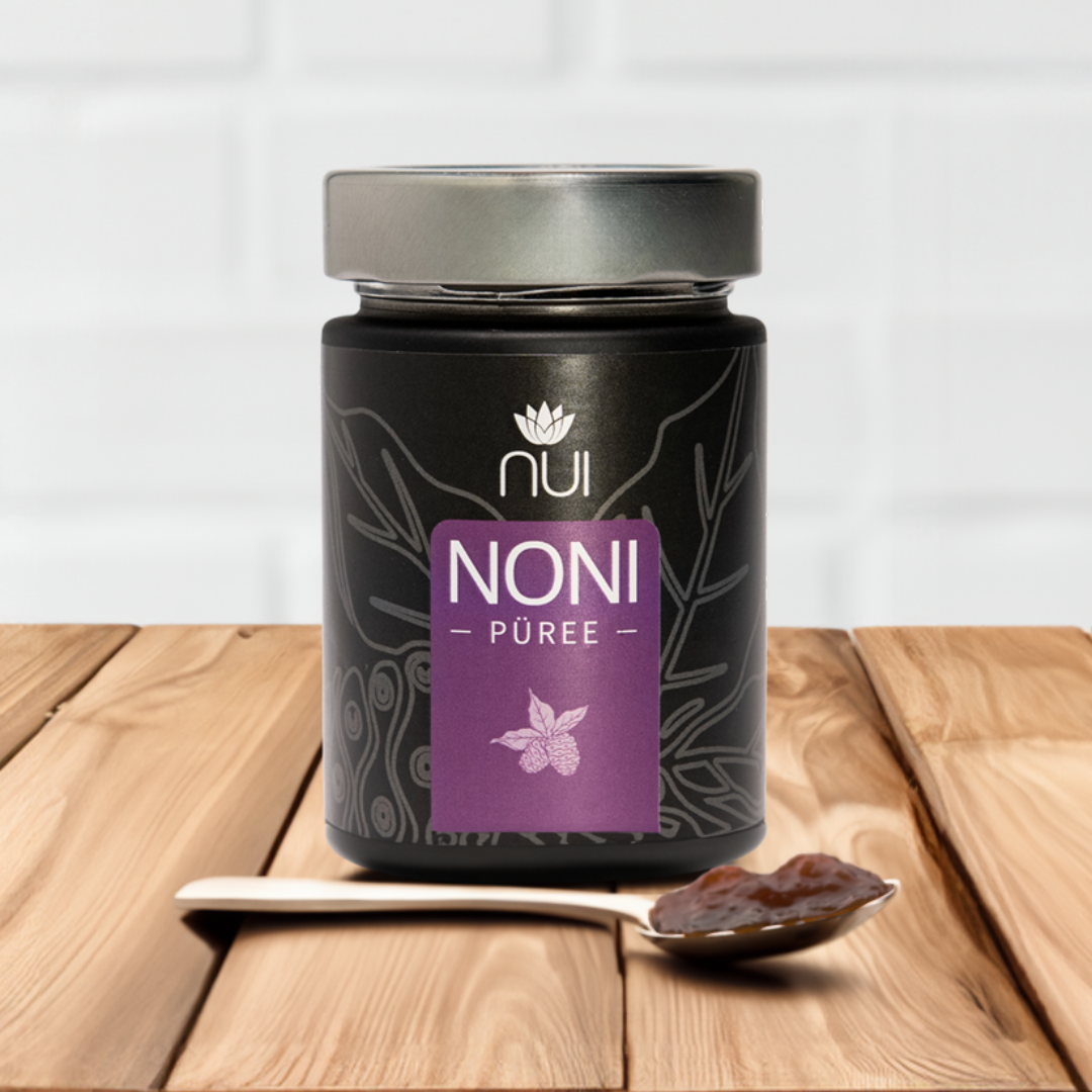 NUI-NONI-Puree-mit Loeffel